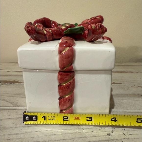 Vtg Fitz & Floyd HollyBerry Christmas Ceramic Gift Box - Picture 9 of 10